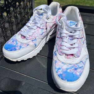 Barely worn, Floral Nike air max, Sz 8